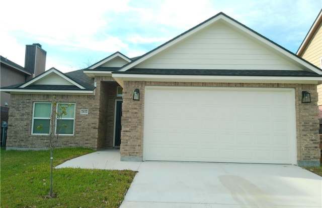 7637 Clearbrook Drive - 7637 Clearbrook Drive, Corpus Christi, TX 78413