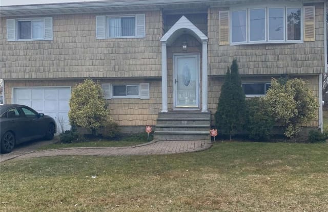12 Oklahoma Avenue - 12 Oklahoma Avenue, North Bay Shore, NY 11706
