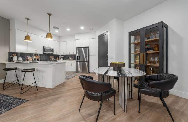 Aura Uptown photos photos