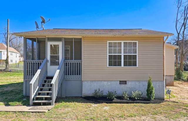 Knoxville 37921 - 3 bedroom 2 bath - contact Ryan Fogerty 865-333-4840 - 1424 Nolan Avenue, Knoxville, TN 37921