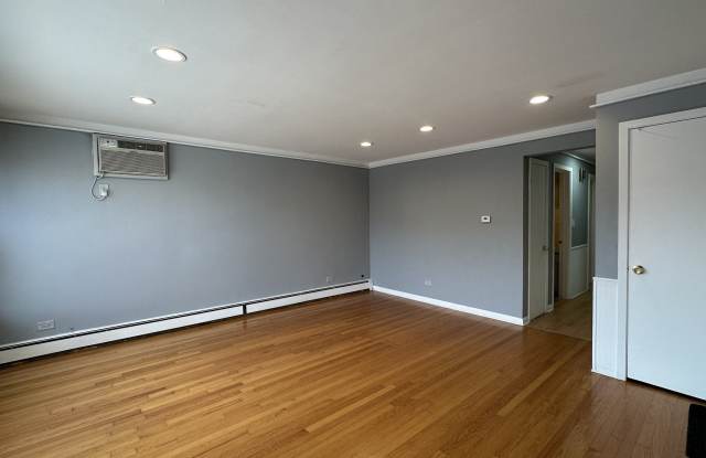 6118 W Gunnison Street Gallery 2