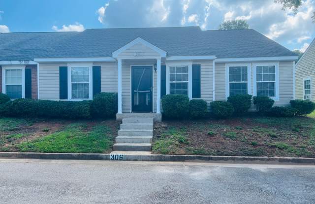 Wow! Check out this charming 3 bedroom 2 bathroom townhome in Lagrange! photos photos