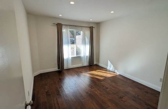 PICTURE PERFECT 2 BR/2 BATH PLUS LOFT "CRYSTAL CAY" COND0 Gallery 4