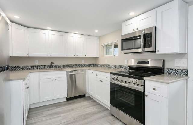 2125 S Adams St - Bottom Floor photos photos