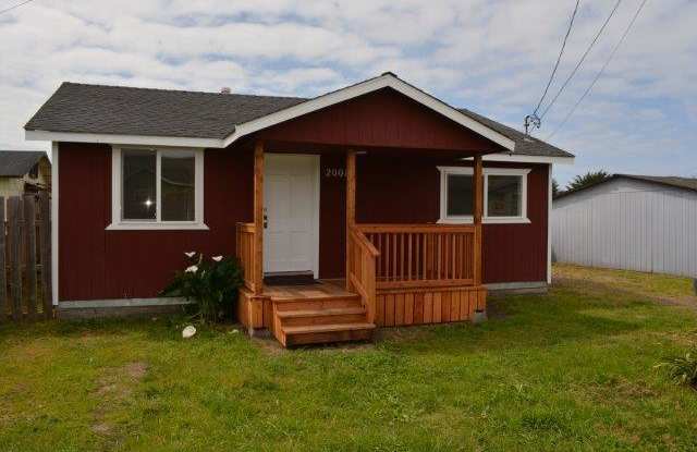 Very Cute Beach Cabin! Between Eureka  Arcata, 2 bedroom home with spacious yard - 2001 Peninsula Drive, Manila, CA 95521