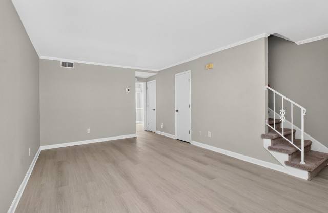 Beautiful Two Bedroom Condo in Ashbrook Community! Gallery 4