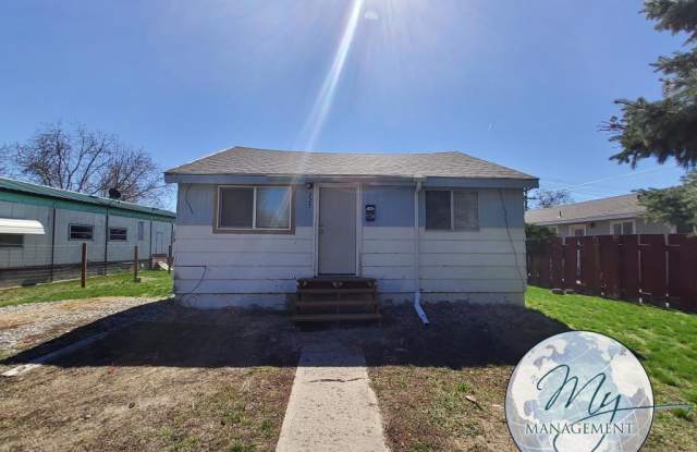 227 W Avenue F - 227 West Avenue F, Jerome, ID 83338