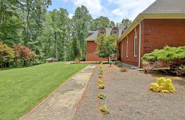 PROCUREMENT ONLY: 501 Flat Creek Trail/Mother-In-Law Suite (ONLY): Nicely Finished Attached Suite on Beautiful Gated Property in Fayette Co! Fully Furnished! Water/Sewer/Trash/Electricity/Basic Cable Included! AVAILABLE FEB. 2025! - 501 Flat Creek Trail, Fayette County, GA 30214