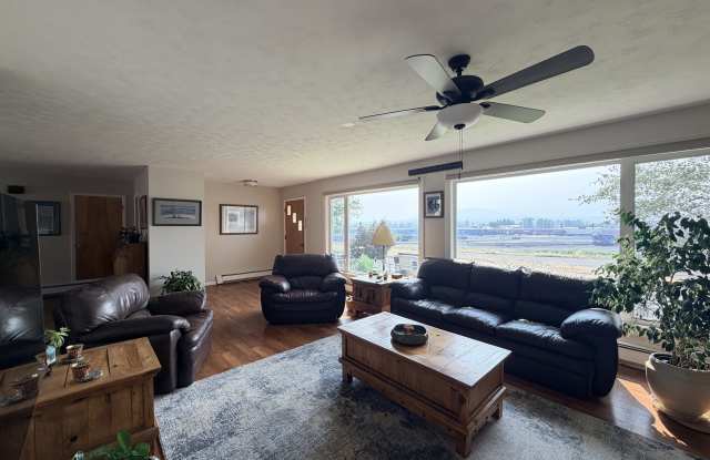 205 East Chinook Street Gallery 4