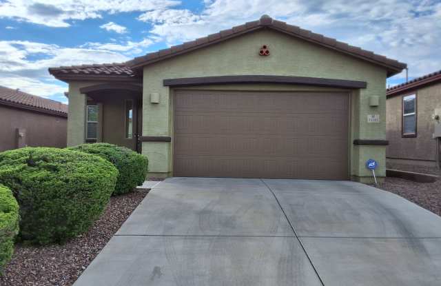 Discover exceptional living at The Preserve at Dove Mountain- 2Bdrm+ DEN, 2 Bath Gallery 3