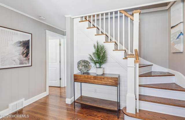 242 Curtis Point Drive Gallery 4