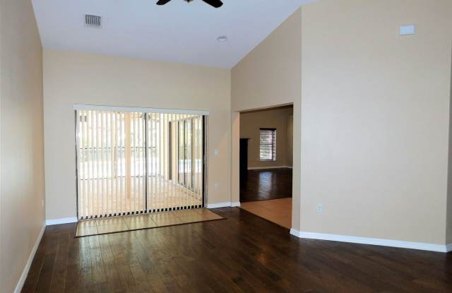 Gorgeous Pool Home in Country Oak Estates Gallery 3