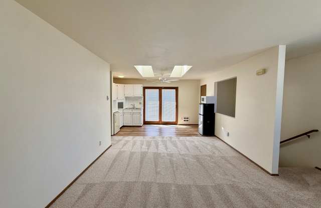 Charming 1 bed, 1 bath Top Floor Duplex Lynnwood/ $1500mo. Gallery 3