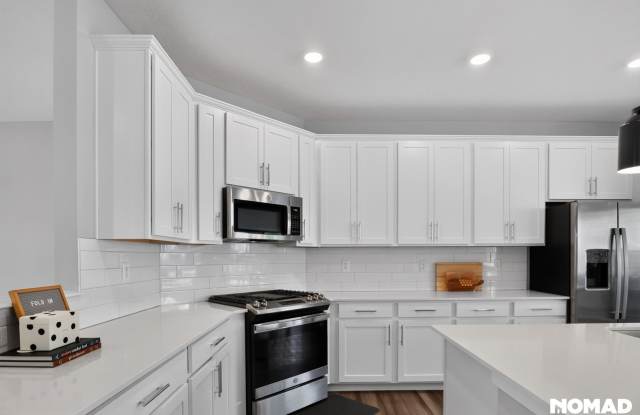 Spacious 3BR Townhome in Indianapolis Gallery 4