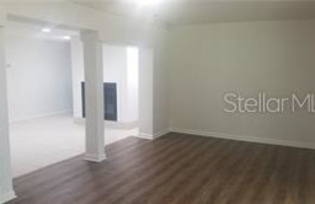 4403 WILLOWRUN LANE Gallery 4