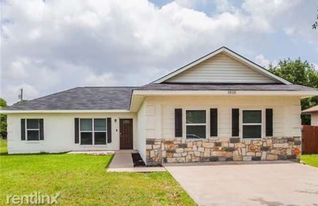 1010 Beaver St - 1010 Beaver Street, Lacy-Lakeview, TX 76705