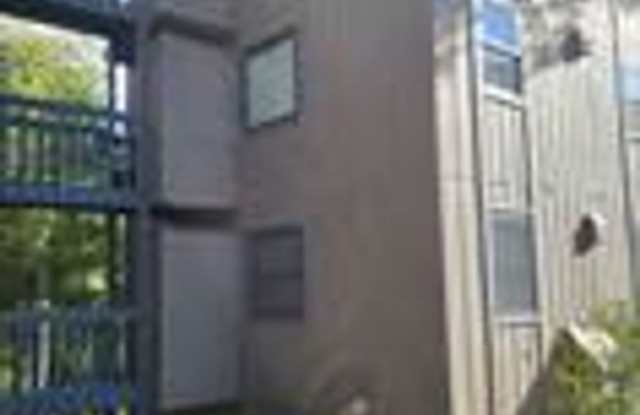 Balcony! In unit washer dryer! Bus route! photos photos