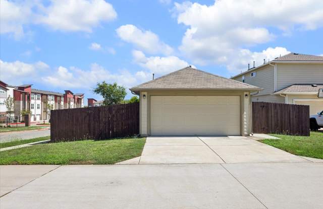 Single-Story 4-Bed Home Next to a Dog Park in Pioneer Hill, $2,150/mo Gallery 3