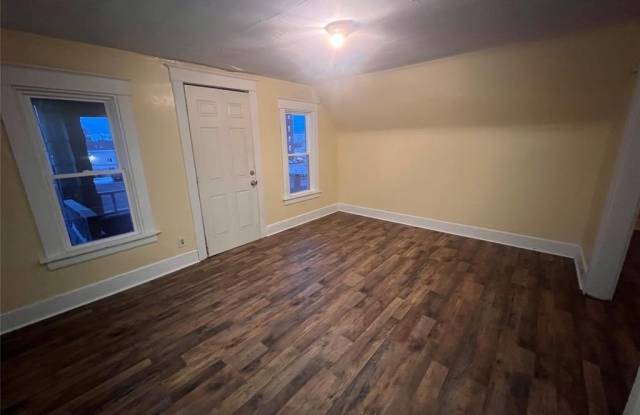 155 Willow Street unit: 3 photos photos