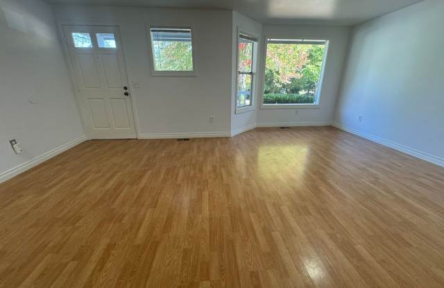 3Bd/1.5Ba Sammamish Townhome Gallery 4