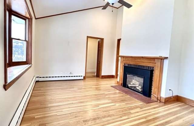 212 Summer St Gallery 3