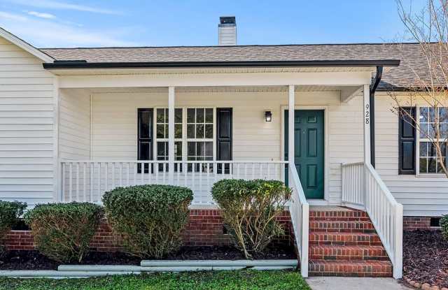 MOVE-IN READY | 3-BEDROOM RANCH | LVP THROUGHOUT |$750 MOVE IN CREDIT! Gallery 4