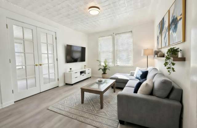 611 Saint Lawrence Avenue Gallery 2
