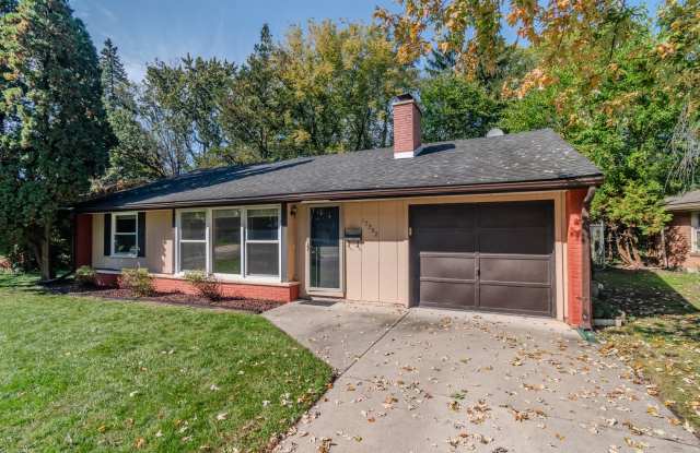 Charming Updated 3-Bedroom Brick Ranch with Wood-Style Flooring & Attached Garage in Southfield Gallery 4