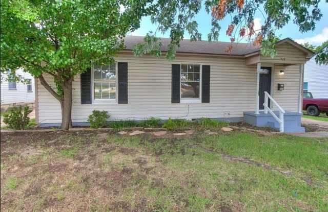 Charming & Refreshed 4 Bed / 1 Bath Home in Midwest City – $1,450/mo photos photos