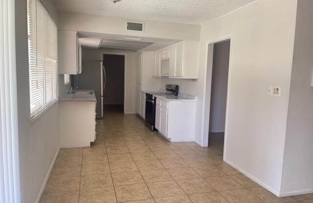 2918 W Glendale Avenue Gallery 4