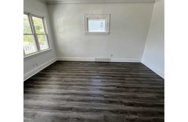 13105 Lorenzo Ave Gallery 4