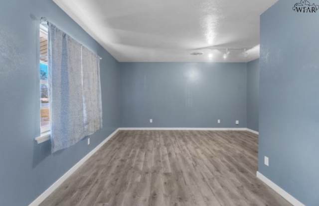 2111 ALLEN ROAD Gallery 4
