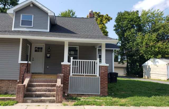 Semi-attached 5 bedroom 2 bath rental in Dover, DE - 229 Mary Street, Dover, DE 19904