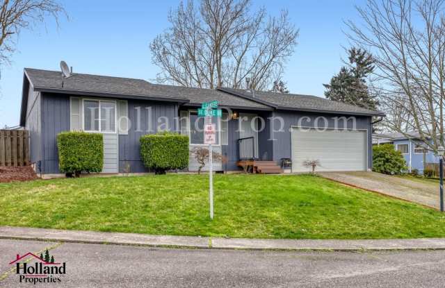 Charming Single-Level Hillsboro Home with Fenced Backyard! photos photos Charming Single-Level Hillsboro Home with Fenced Backyard! photos photos