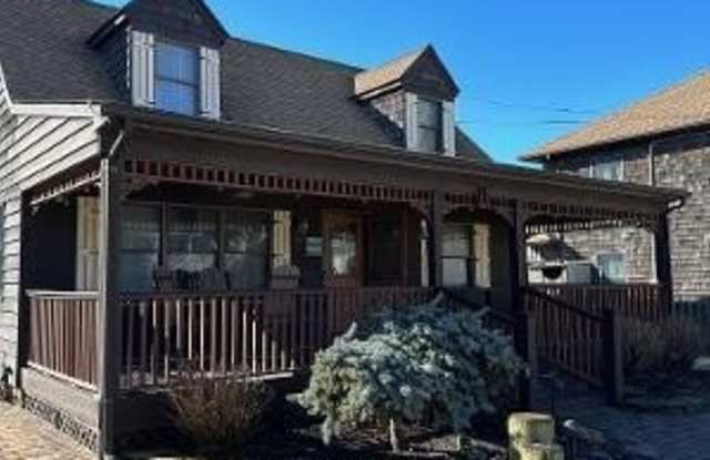 11 3rd Avenue Gallery 3