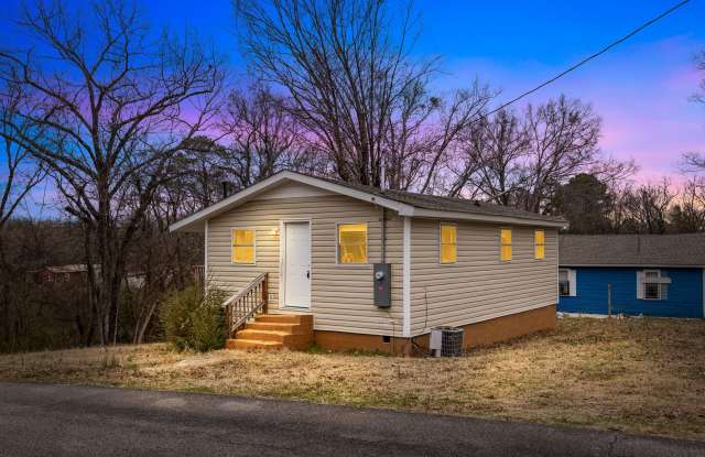 Newly Renovated 2 Bedroom plus Bonus Room 1 Bath Home Available Now! photos photos