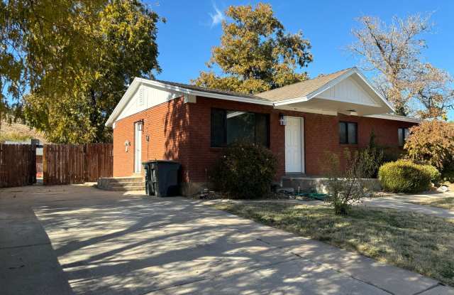 Upgraded Downstairs Duplex w/ Large Backyard! photos photos