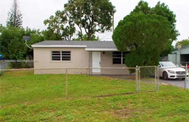 3020 NW 17th Ct photos photos