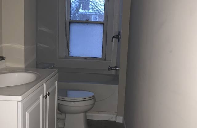 523 Northcliffe Rd, Apt 2 Gallery 4