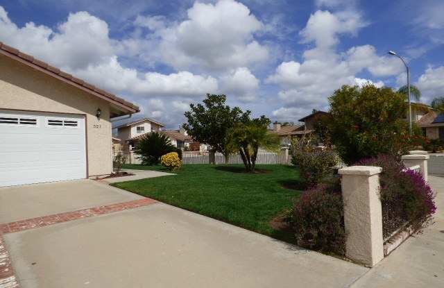PRISTINE ESCONDIDO BEAUTY! LARGE UPGRADED HOME Gallery 3