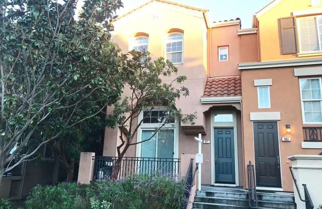 PEACEFUL  CONVENIENT TOWNHOME INCLUDES TWO MASTER SUITES! photos photos