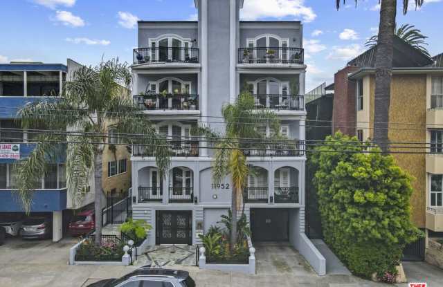11952 Montana Ave - 11952 Montana Avenue, Los Angeles, CA 90049