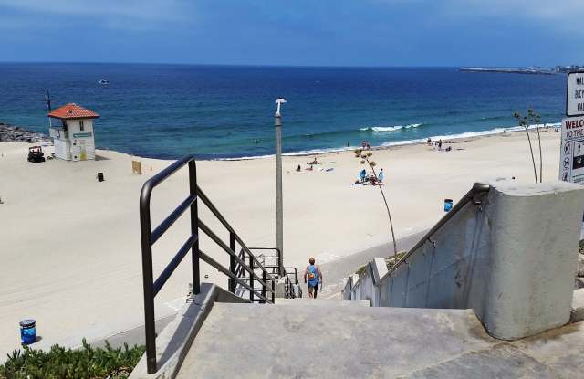 Ocean View Two Level Penthouse Gallery 4