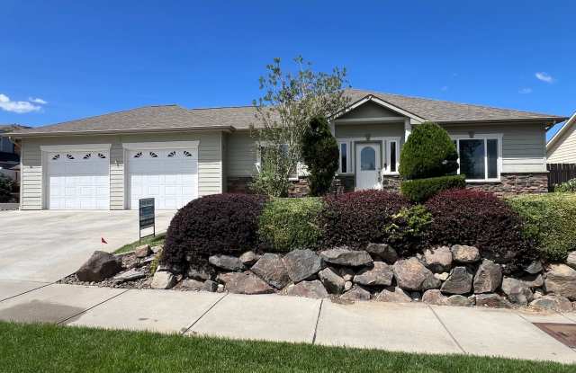 Great location with lots of amenities! 4 bed/2.5 bath, double garage, fenced yard and more! photos photos