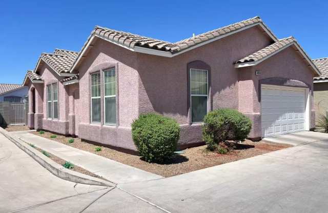 Charming single-story home Gallery 3