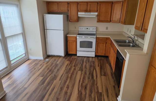 3 Bedroom 1 1/2 Bath Townhouse Gallery 3
