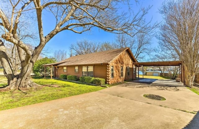 635 E Bridge Street - 635 East Bridge Street, Granbury, TX 76048