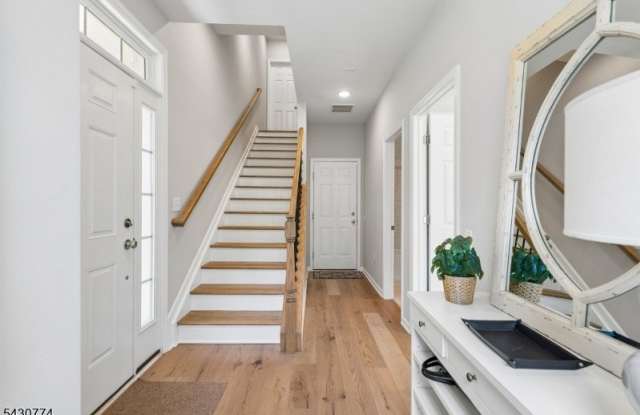 10 Cortland Ct Gallery 3