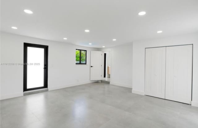 1181 NE 202nd St Gallery 4