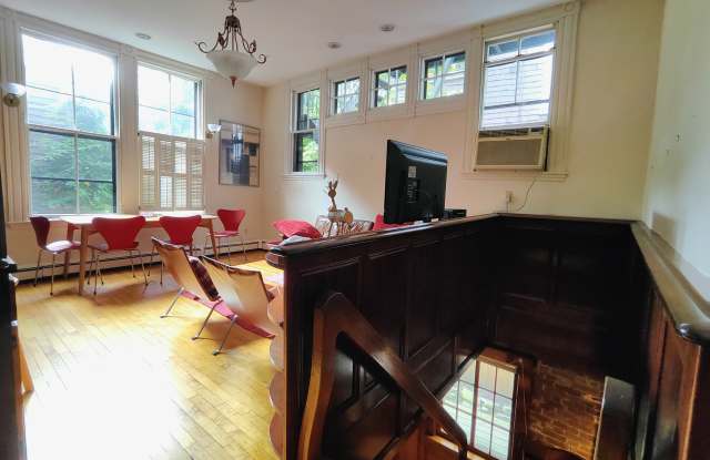 10 Hilliard Street Gallery 2